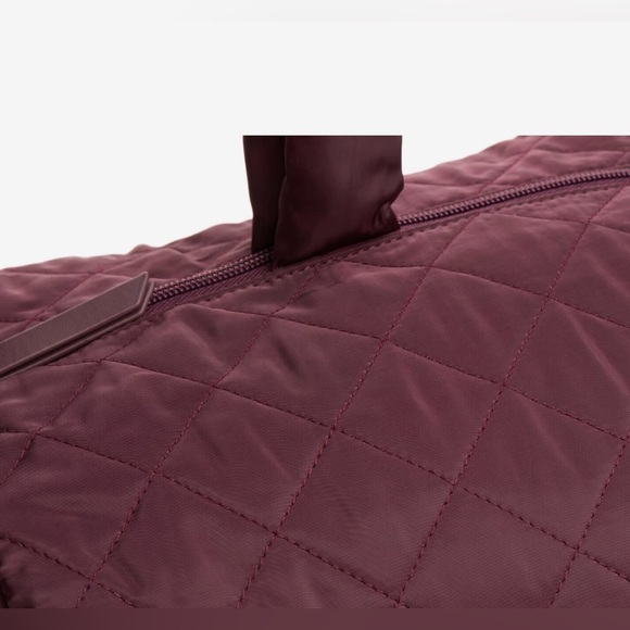 NEW DSW Puffy Weekender Travel Bag - Picture 7 of 10